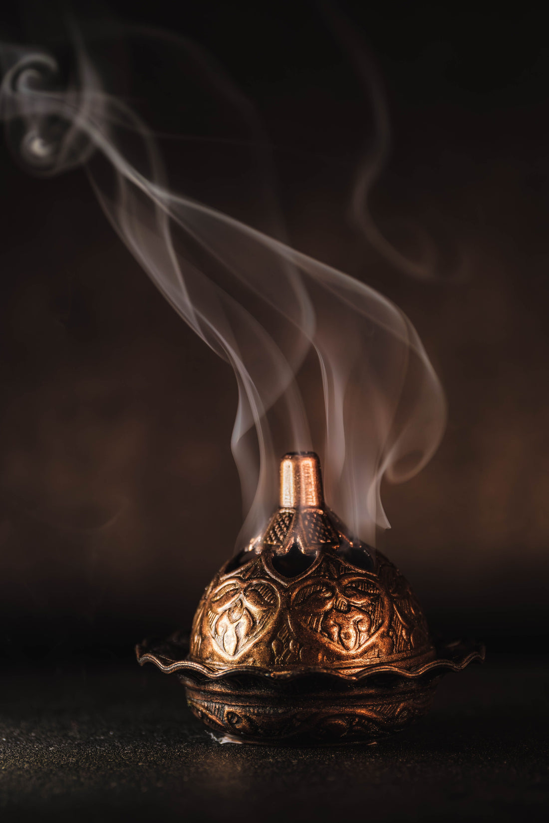 The Desktop Altar: 3 Daily Rituals to Ground Your Workspace Energy